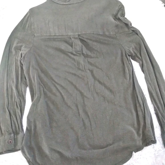 Perfectly Soft/perfectly you L long sleeve olive blouse - Picture 7 of 8